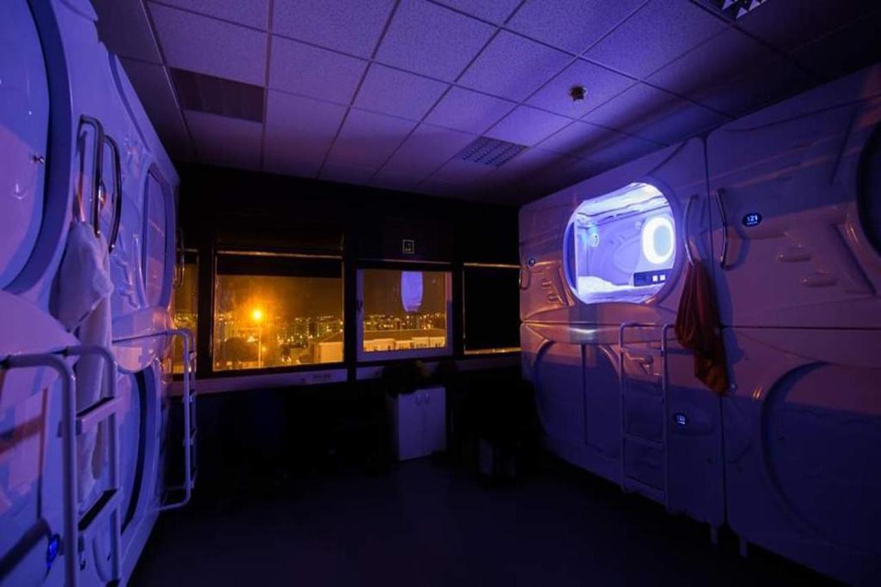 Capsule Bed 8-Bed Mixed Dormitory Room