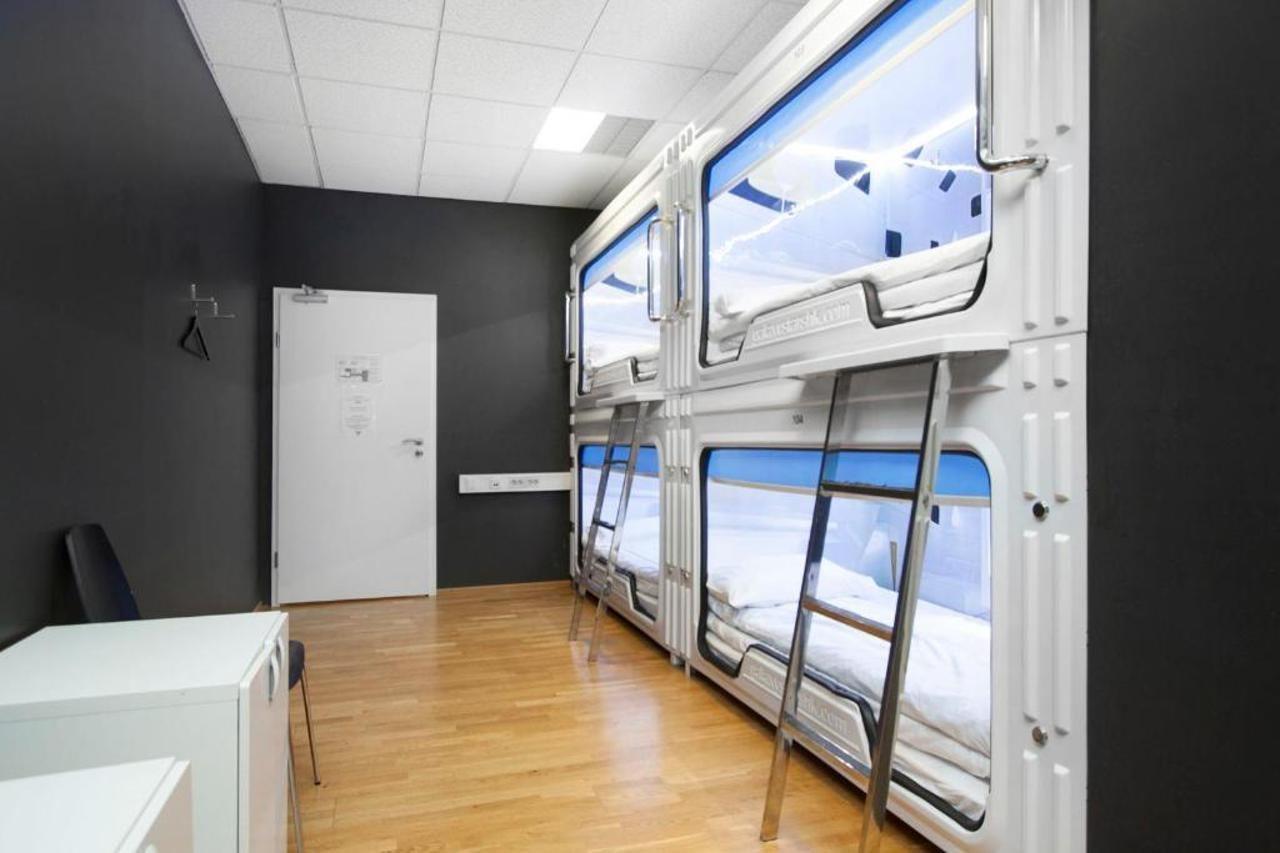 Capsule Bed 8-Bed Mixed Dormitory Room