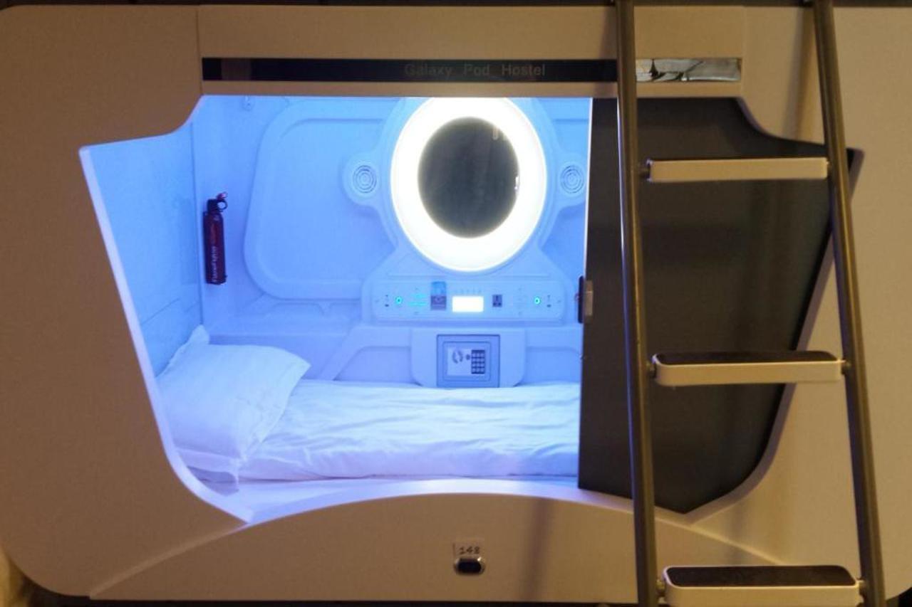 Capsule Bed 24-Bed Mixed Dormitory Room