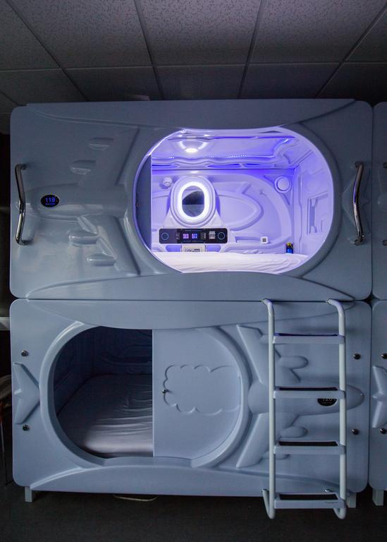 Capsule Bed 8-Bed Mixed Dormitory Room